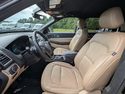 Used 2017 Ford Explorer XLT w/ Equipment Group 202A image 10