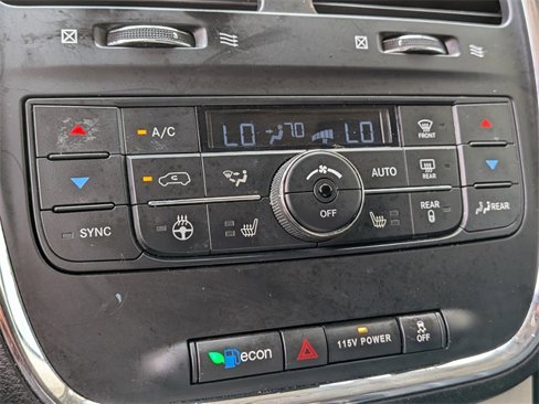 Used 2015 Chrysler Town & Country Touring-L w/ Driver Convenience Group image 19