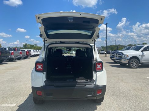 Used 2022 Jeep Renegade Latitude w/ Convenience Group image 14