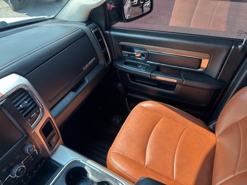 Used 2016 RAM 1500 Laramie image 32