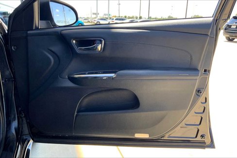 Used 2017 Toyota Avalon XLE image 18