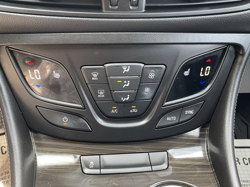 Used 2020 Buick Envision Essence image 33