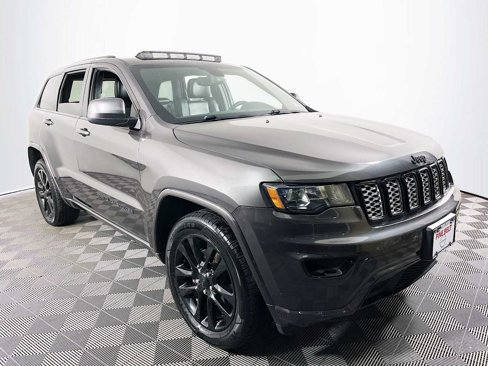 Used 2019 Jeep Grand Cherokee Altitude image 3