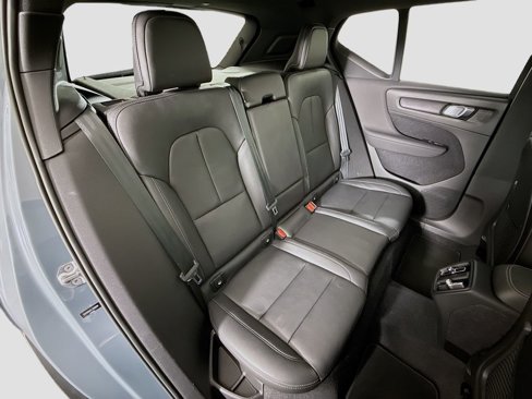 Used 2020 Volvo XC40 T5 Momentum image 25