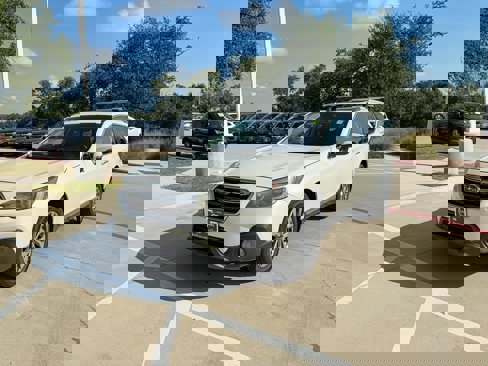 Used 2018 Subaru Outback 2.5i Touring image 2