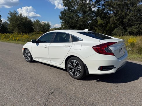 Used 2018 Honda Civic EX-L image 2