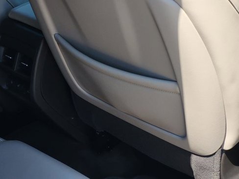 Used 2022 Cadillac XT4 Premium Luxury w/ Technology Package image 16