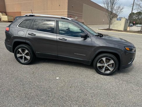 Used 2019 Jeep Cherokee Limited w/ Luxury Group image 37