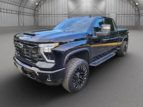 Used 2024 Chevrolet Silverado 2500 LTZ w/ LTZ Plus Package image 3