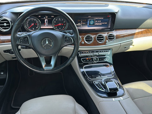 Used 2017 Mercedes-Benz E 300 4MATIC image 21