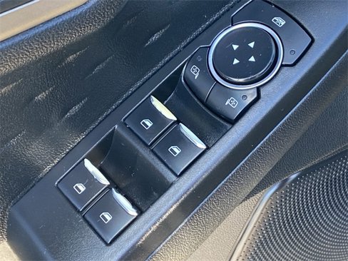 Used 2020 Ford Escape SE image 22