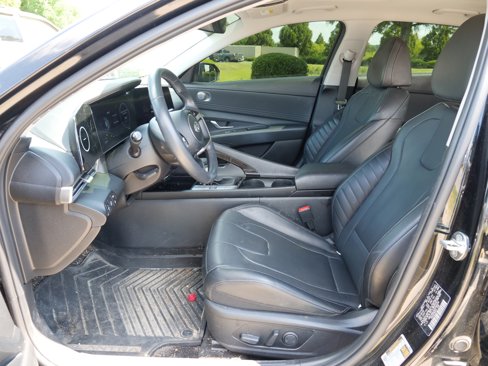 Used 2023 Hyundai Elantra Limited image 12