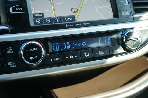 Used 2018 Toyota Highlander XLE image 28