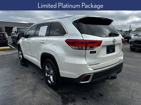 Used 2017 Toyota Highlander Limited Platinum image 3