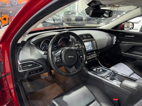Used 2018 Jaguar XE Premium image 46