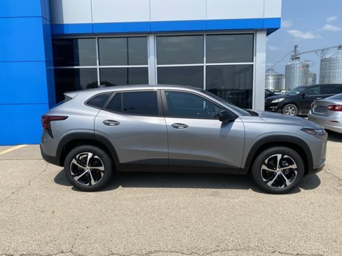 New 2025 Chevrolet Trax RS w/ Sunroof Package image 2