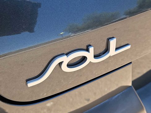 Used 2022 Kia Soul LX w/ Technology Package image 12