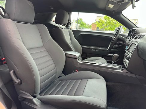 Used 2010 Dodge Challenger SE image 13