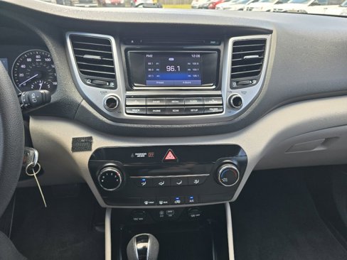 Used 2018 Hyundai Tucson SE image 20