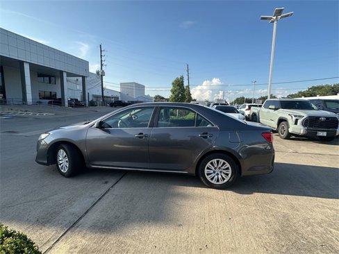 Used 2014 Toyota Camry L image 8