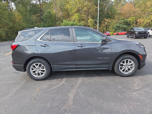 Used 2022 Chevrolet Equinox LT image 2