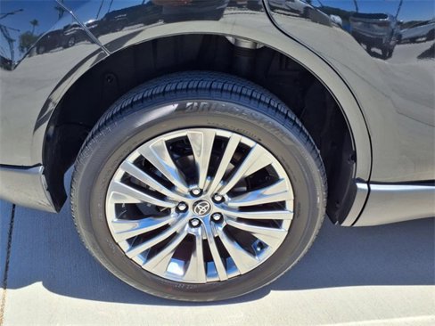 Used 2023 Toyota Venza Limited image 11