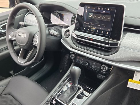 New 2025 Jeep Compass Latitude image 8