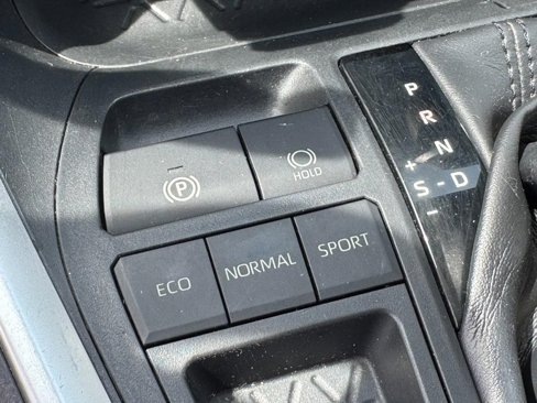 Used 2019 Toyota RAV4 LE image 22