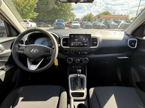 New 2025 Hyundai Venue SE image 16