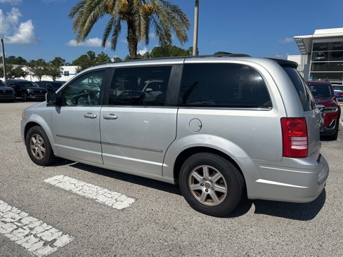 Used 2010 Chrysler Town & Country Touring w/ Family Value Group image 7