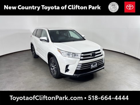 Used 2018 Toyota Highlander LE image 1