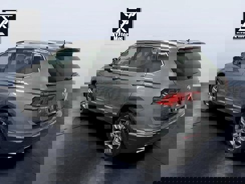 Used 2021 Volkswagen Tiguan SEL image 4