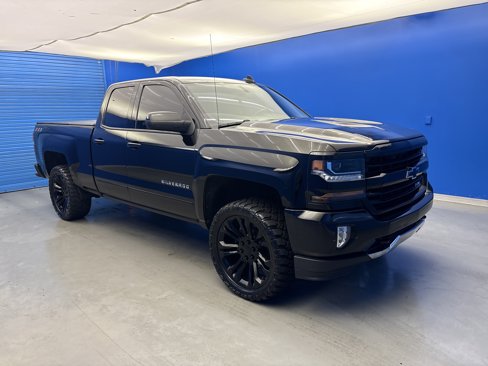 Used 2018 Chevrolet Silverado 1500 LT w/ All Star Edition image 2