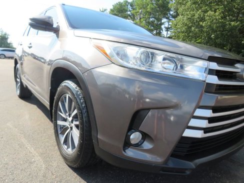 Used 2017 Toyota Highlander XLE image 9