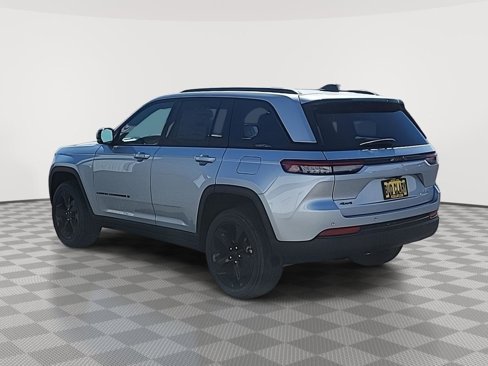 New 2025 Jeep Grand Cherokee Altitude image 19