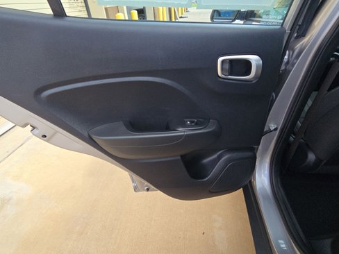 Used 2024 Hyundai Venue SEL image 19