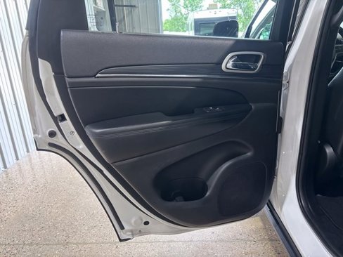 Used 2020 Jeep Grand Cherokee Limited image 23