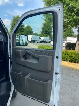 Used 2017 Chevrolet Express 3500 image 17