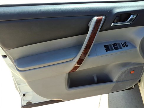 Used 2013 Toyota Highlander Limited image 19