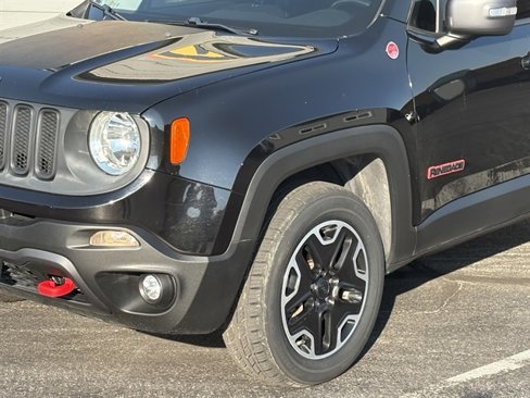 Used 2016 Jeep Renegade Trailhawk w/ Premium Trailhawk Package image 3
