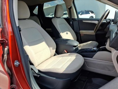 Used 2020 Ford Escape SE image 12