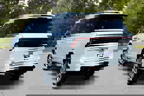 New 2025 Lincoln Navigator L Reserve image 3