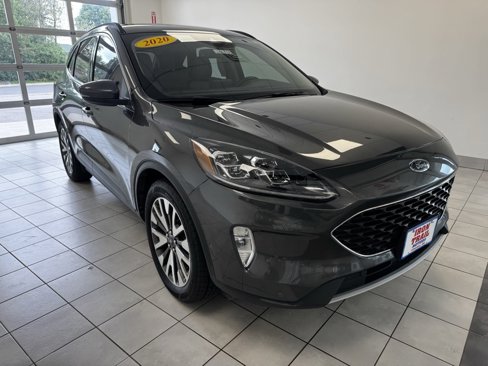 Used 2020 Ford Escape Titanium image 2