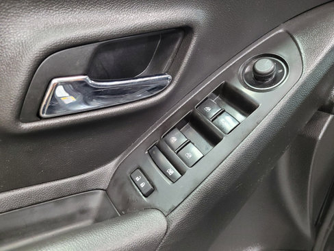 Used 2019 Chevrolet Trax LT w/ LT Convenience Package image 27