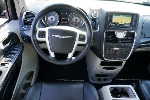 Used 2015 Chrysler Town & Country Touring image 20