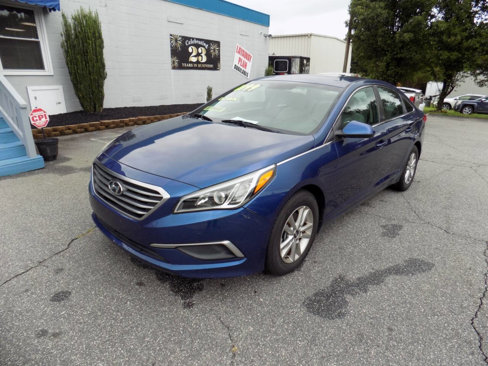 Used 2017 Hyundai Sonata SE image 2