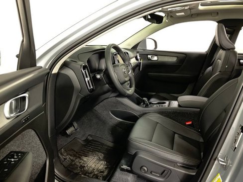 New 2025 Volvo XC40 B5 Core w/ Climate Package image 32