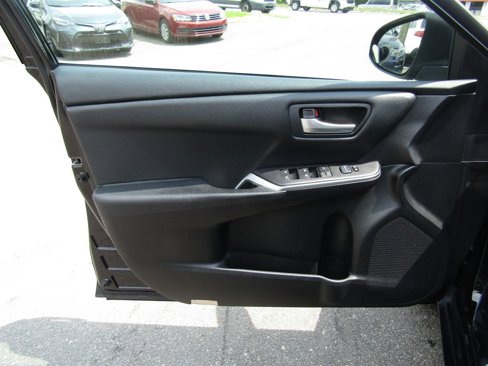 Used 2016 Toyota Camry image 18