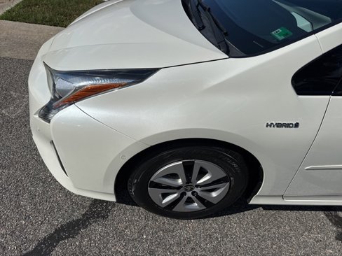 Used 2017 Toyota Prius Two image 3