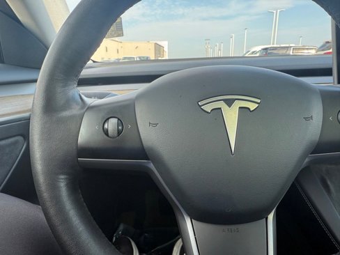 Used 2021 Tesla Model 3 Standard Range Plus image 27